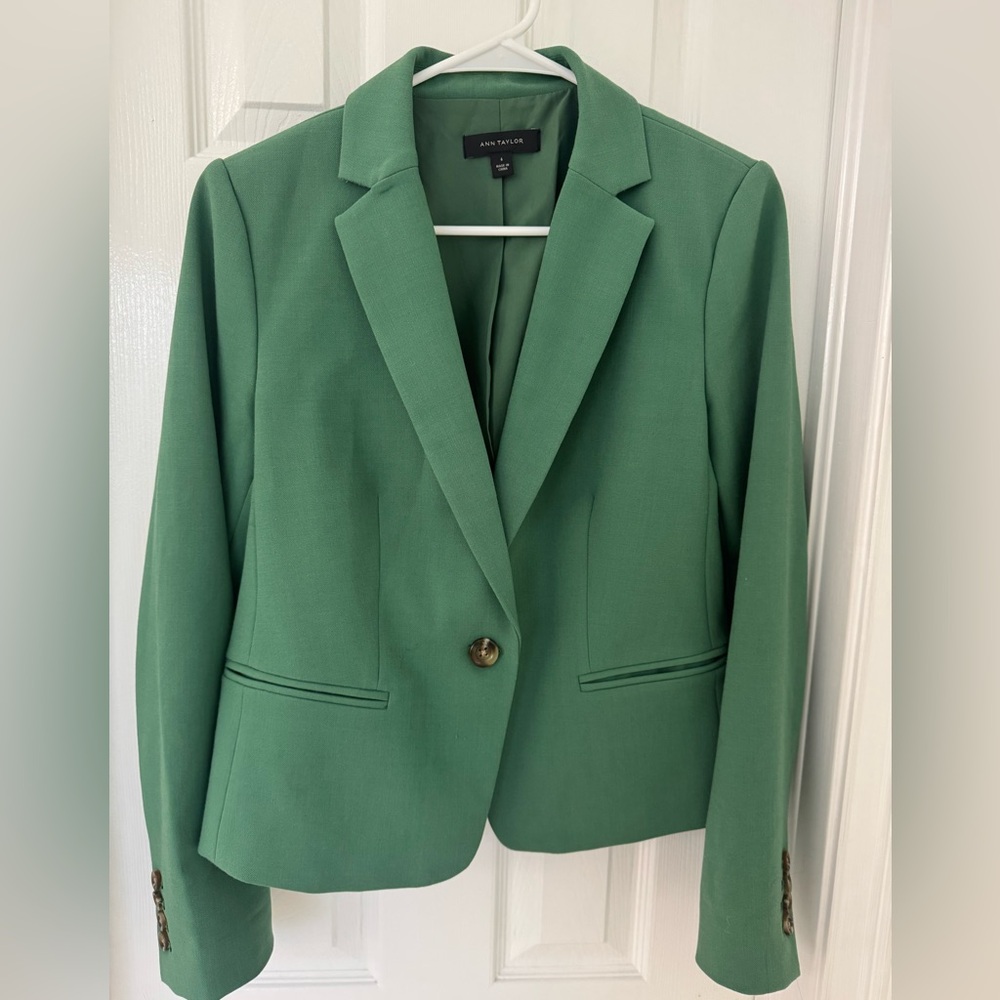 Ann Taylor Green Women's Blazer size 6